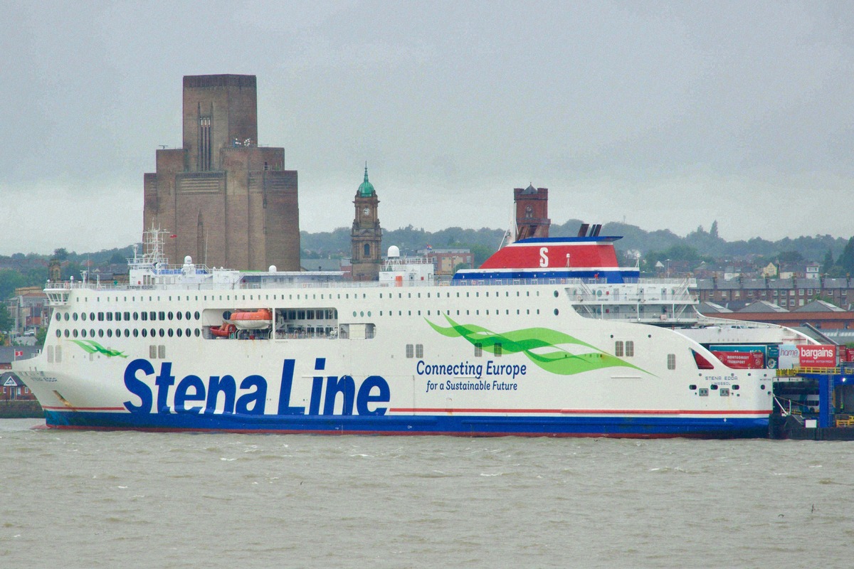 Ferry de Inglaterra a Irlanda por el mar de Irlanda
