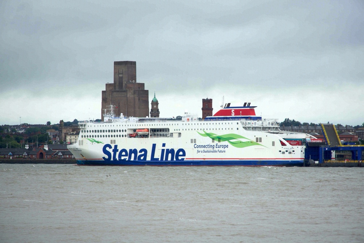 Stena-Line-Fähre auf dem Mersey vor Liverpool